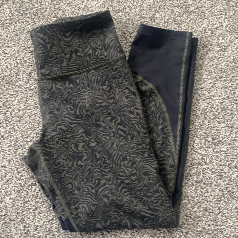 Women’s Under Armour work out leggings Size M